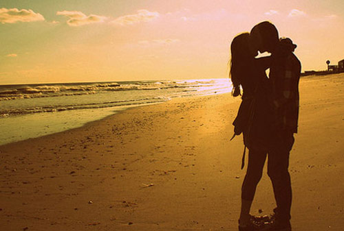 1292201857-1277354706-summer-love-couple-kiss-beach-boy-cute-25b24e6d9234730fad8eb6d02bfb0818_h-dep